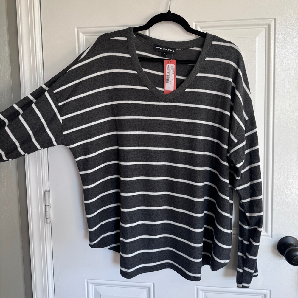 Wantable light weight long sleeved shirt. XL grey & white striped. New.